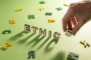 Ethics Schriftzug (Quelle: Freepik) - Geldanlage und Moral: Ethik Sinn ESG - wer investiert kann entscheiden!