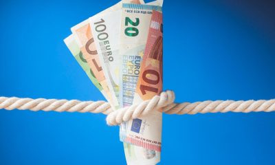 Euro-Geldscheine, die von einem Seil eingeschnürt werden (Foto: freepik, freepik)