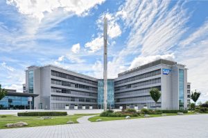 SAP-Hauptsitz in Walldorf (Foto: SAP AG / Stephan Daub - Jahresergebnis SAP: Stellenabbau und Kurswechsel beim DAX-Konzern