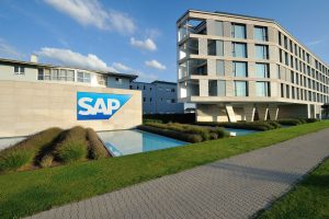 Gebäude am SAP-Hauptsitz in Walldorf (Foto: SAP SE/Stephan Daub) - SAP Quartalszahlen: Cloud-Schwäche und neuer KI-Messias – Überblick und Prognose