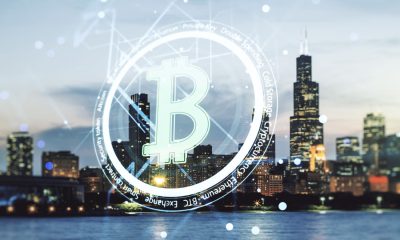 Skyline einer Großstadt mit Bitcoin Logo - Blackrock Quartalszahlen (Foto: Freepik, pixelshunter)