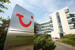 TUI-Gebäude in Hannover (Foto: TUI AG/Christian Wyrwa) - TUI Hauptversammlung: Umzug nach Frankfurt schwacher Aktien-Kurs Aussichten 2024