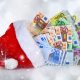 Weihnachtsmünze mit vielen Euroscheinen - Finanzen und Steuern zum Jahresende optimieren (Foto: Freepik, Rawf8.com)