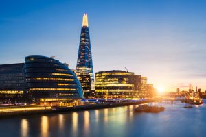 Ansicht der Londoner Skyline von der Tower-Brücke - Brexit: Handel von UK mit EU schrumpft