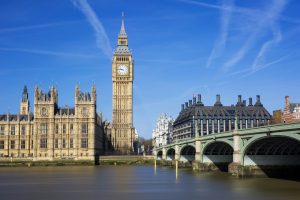 Big Ben und Parlament in London - britische Unternehmen beklagen Arbeitskräftemangel