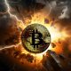 Bitcoin-Münze vor einem Gewitter mit Blitzen - das Binance-Beben (Foto: Freepik, Laytajorus)