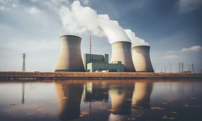 Ansicht eines Atomkraftwerks mit 3 Kühltürmen (Symbolbild, Foto: Freepik)