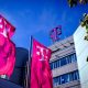 Telekom-Konzernzentrale in Bonn mit Telekom-Flaggen (Foto: Norbert Ittermann)