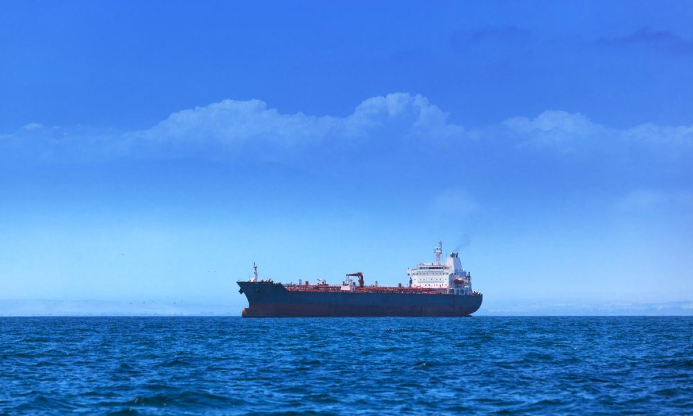 Öltanker auf dem Meer (Foto: freepik, igterex)
