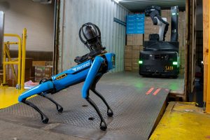 Robotertypen Spot und Strech von Boston Dynamics (Foto: Otto Group) - Otto Versand: Online-Händler setzt künftig auf Roboter-Hunde