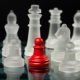 Rot und weiße Schachfiguren Symbolbild Japan Aktien Strategie (Foto: freepik, freepik)