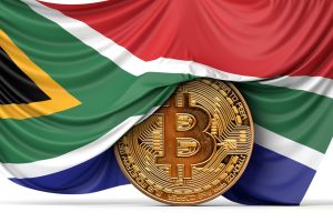 Flagge von Südafrika über einer Bitcoin Münze - Krypto ist amtliches Finanzprodukt in Südafrika