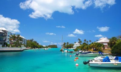 Tropische Bucht und Hafen auf Bermuda