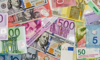 Geldscheine aus vielen unterschiedlichen Ländern (Foto: Freepik, roman-)