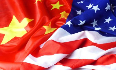 Chinesische und amerikanische Flagge (Bild: freepik, varavin88)