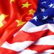 Chinesische und amerikanische Flagge (Bild: freepik, varavin88)