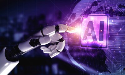 Roboterarm zeigt auf digitalen Globus mit Aufschrift AI (Foto: Freepik, Frolopiaton Palm)